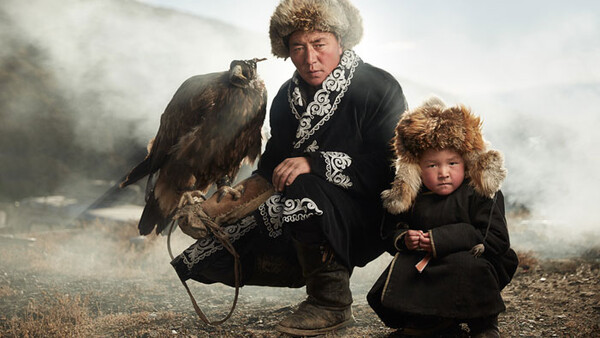 Mongolian Eagle Hunters' Legacy Beautifully Documented by Photographer Sasha Leahovcenco