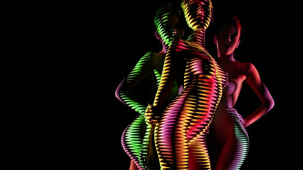 Using Intricate Light Patterns to Contour and Accentuate Nudes Models (NSFW) 