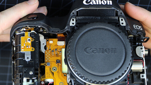 LensRentals Disassembles the New Canon 5D Mark IV