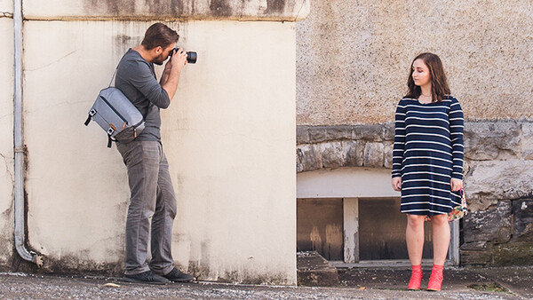 Fstoppers Reviews the Everyday Sling from Peak Design 