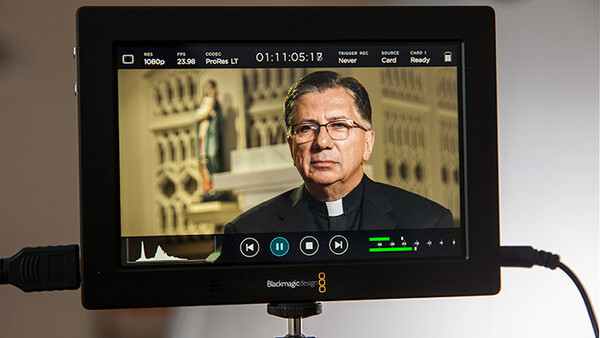 Fstoppers Review of the Blackmagic Video Assist 4K Video Monitor