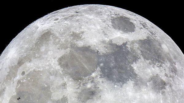 Photographer Prepared For Years To Grab This Epic Supermoon Photo, Which Has Since Caught NASA's Attention