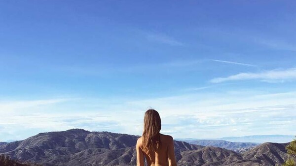 Photographer Attracts 120,000 Instagram Followers With Her Nude Self-Portraits Taken Across the Globe [NSFW]