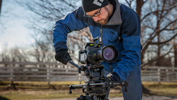 Fstoppers Reviews Cinevate's Updated Duzi Camera Slider for Video Production