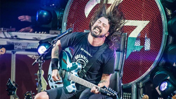 Choosing to Be Semi-Pro: Meet LinkedIn's Global Content Marketing Leader Who Photographs Rock Legends by Night 