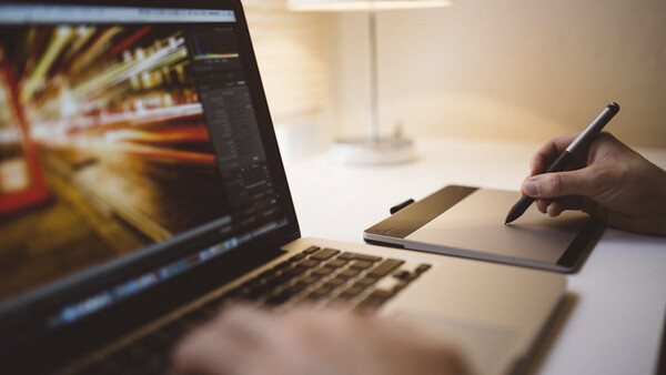 Photographer Cancels Lucrative Contract After Finding Out It Required the Pen Tool