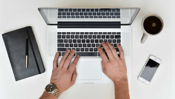 How an Email Signature Became an Eye-Opening Experiment on Gender/Client Relations