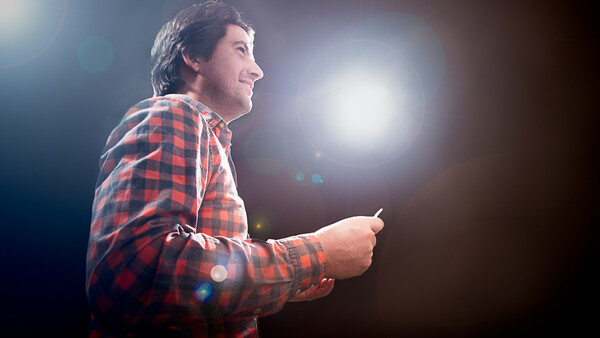 Behind the Scenes: How I Photographed a Motivational Speaker on Stage Without Having Access to a Stage