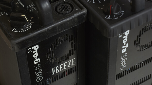 PSA: Used Gear Caution, High End Strobe Pack Profoto Pro6 Hiding in Pro7 Clothing