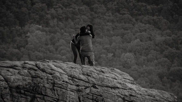 Photographer Spends Hours Preparing Secret Engagement Photoshoot, Ends Up Shooting the Wrong Couple
