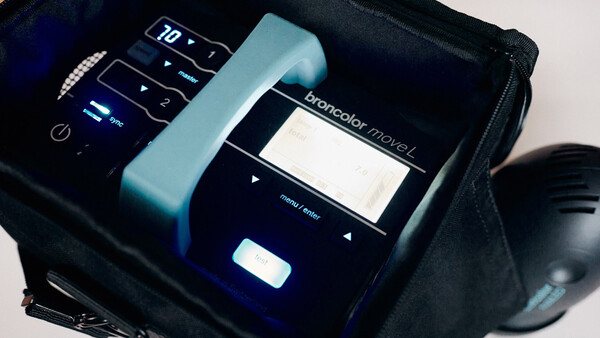 Fstoppers Reviews the Medium Format of Battery Powered Flashes: The Broncolor Move L