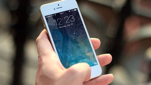 Former Google Senior Vice President Says Android Cameras Are 'Years Behind' iPhone