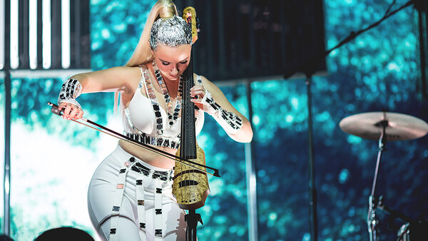 What I Learned From Shooting Live Music at a Festival With Only a Prime