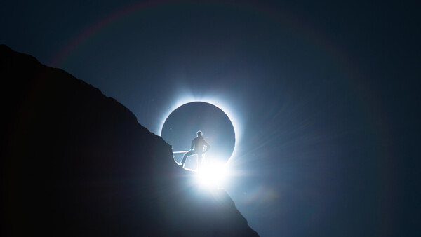 Top 10 Solar Eclipse Photos Found Around the Web