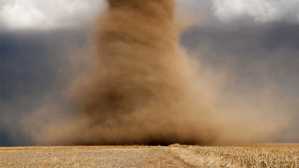 Photographing Hurricanes and Extreme Weather – by the Man With Over 30 Years Experience