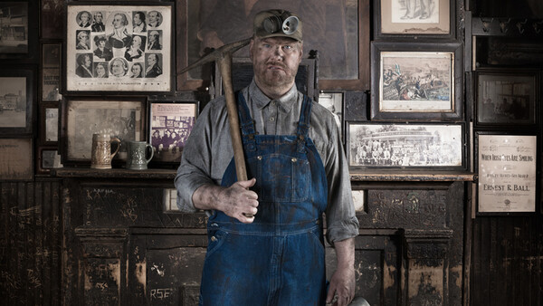 Fstoppers Interviews Limor Garfinkle on Her Upcoming Photo Gallery Exhibition, 'The Comedians'