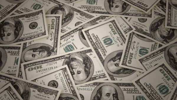 You Have Two Days Left to Save a Boatload on Your 2017 Taxes With These Tips