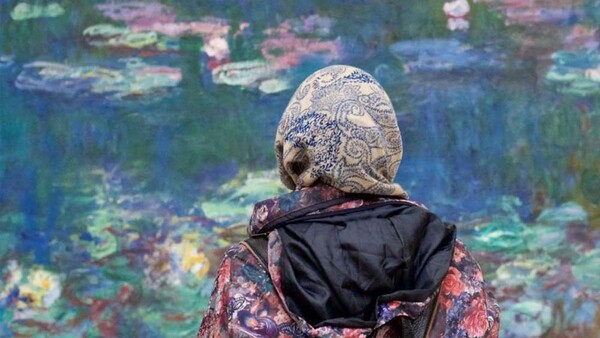 This Humorous Photo Series Matches Gallery Visitors to the Artworks They're Gazing At