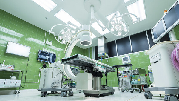 Would You Be Comfortable With Doctors and Nurses Taking Selfies While You Were in Surgery?