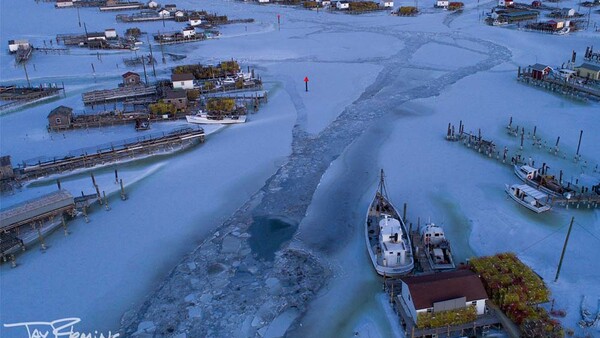 Photographer Travels to Island, Gets Stranded, Spends the Week Shooting