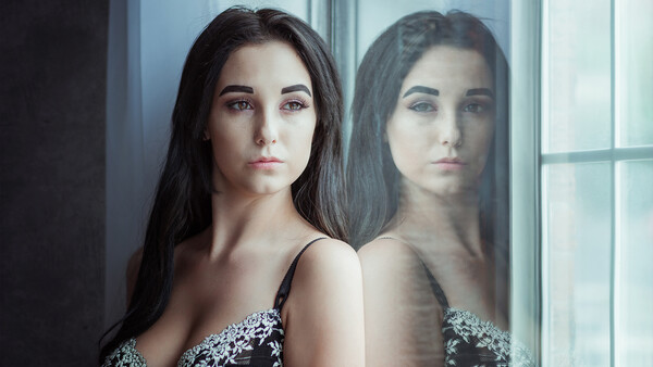 Split Perspectives: How to Create That Mirror Shot