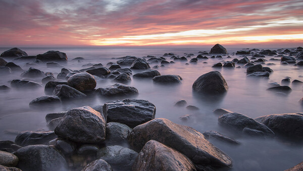Two Tips to Make Interesting Photos From Uninteresting Scenes
