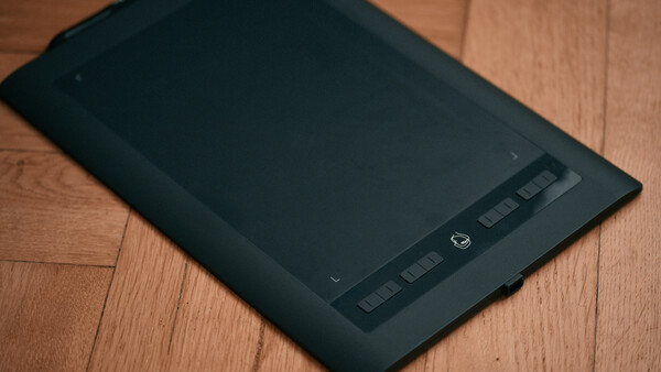 Fstoppers Reviews the Parblo a610s, a Cheap Alternative to Entry Level Tablets