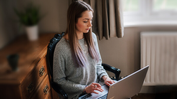 The Ultimate Guide to Creating Your Custom Email Signature the Right Way
