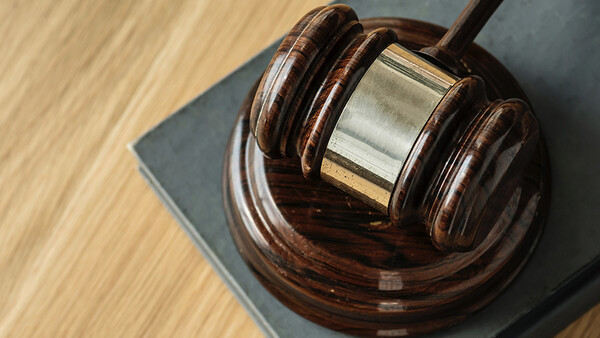 Samsung Sues Their Own Ambassador for $1.6 Million for Using an iPhone