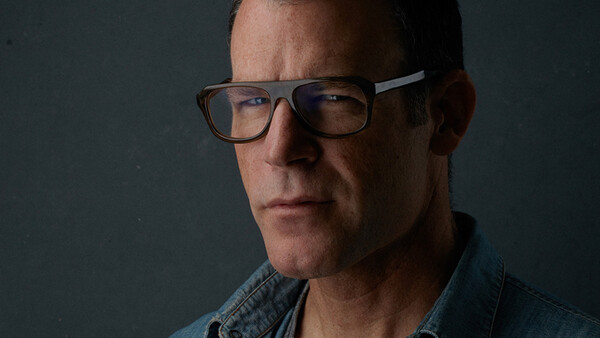 Learn the Nuances of Headshots and Lighting from Peter Hurley this Black Friday