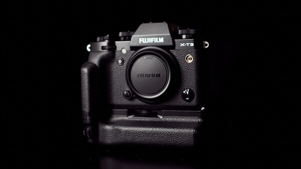 Fstoppers Reviews the Fujifilm X-T3 Vertical Grip: Do You Need One?