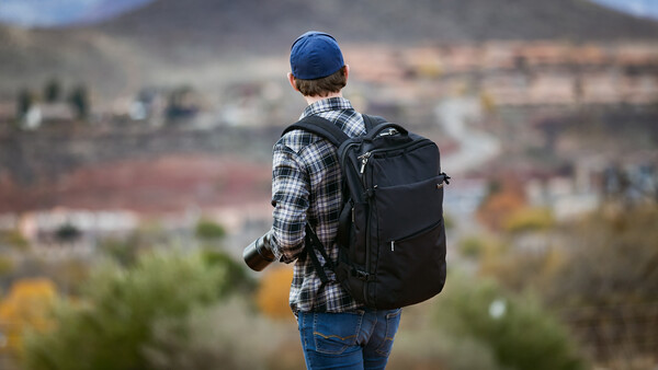 Fstoppers Reviews the Inateck 35L Backpack