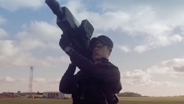 UK Police Training to Use Special Bazookas in Preparation for Copycats After Gatwick Airport Drone Incident