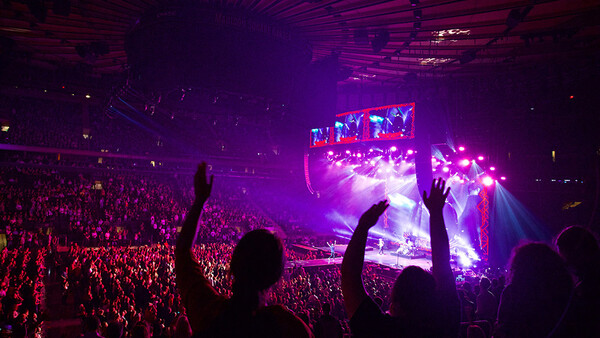 Learn the Concert Photography Ropes by Jumping Into the Pit With a Pro