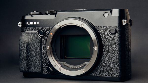 Fstoppers Reviews the Fujifilm GFX 50R: Medium Format for the Masses
