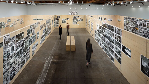 Three Things I Learned About Photography From Exhibition of Annie Leibovitz's Early Career