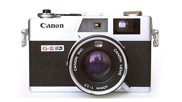 Why Canon and Nikon Need to Make a Full Frame Camera With a Fixed Lens