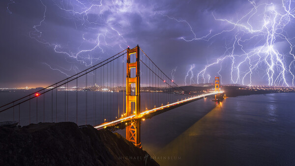 An Electrifying Photo of the Golden Gate Bridge and the Story Behind It