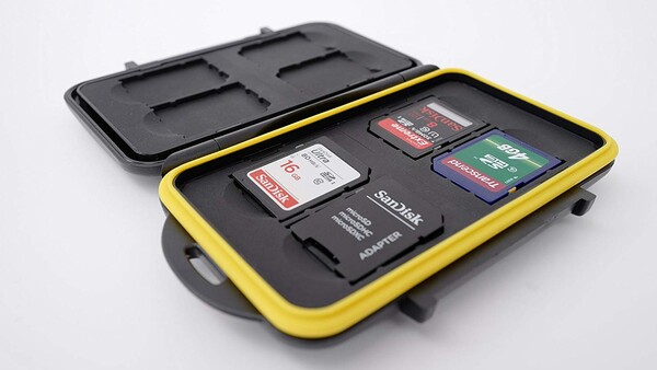 Photographer Goes Hiking, Loses SD Cards Containing Wedding Photos, Launches Appeal to Find Them