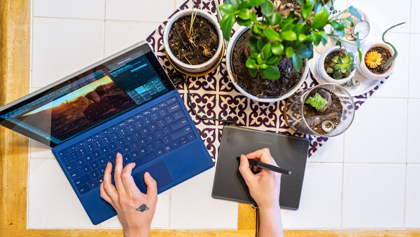 Fstoppers Reviews: The Affordable Huion HS64 Drawing Tablet