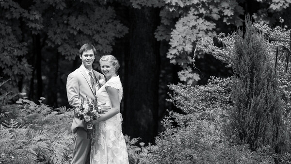 Wedding Photographer Goes Viral With Epic Rant Against Guest Who Ruined Shot With Phone