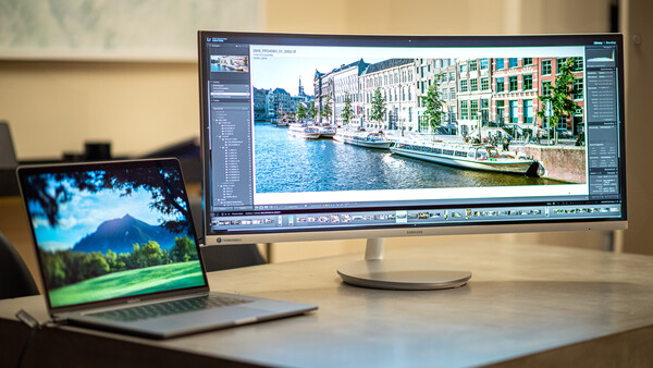 This Samsung Ultra-Wide Proves Curved Screens Are More Than a Gimmick