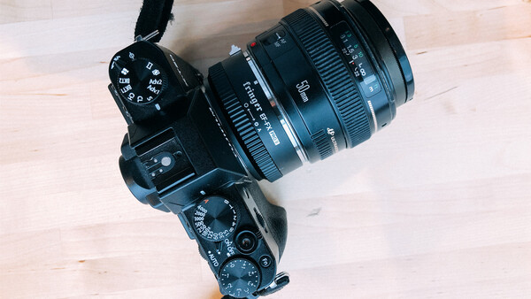 Fstoppers Reviews the Fringer EF-FX PRO II Adapter for FujiFilm X