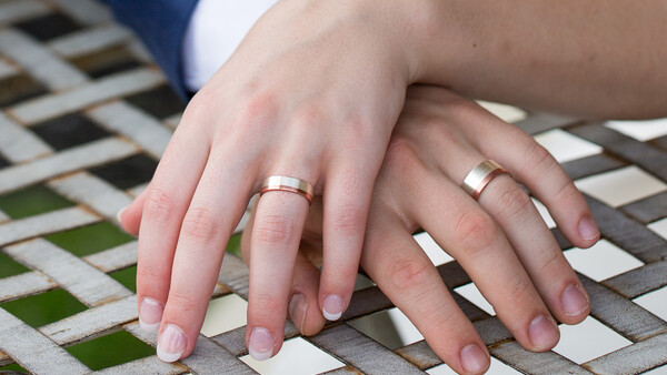Despite Multiple 'Best of Weddings' Awards, Multiple Couples Claim Wedding Photographer Never Delivered
