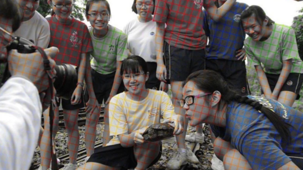 These Grid Lines on Black-And-White Photos Trick Your Brain Into Seeing Colors