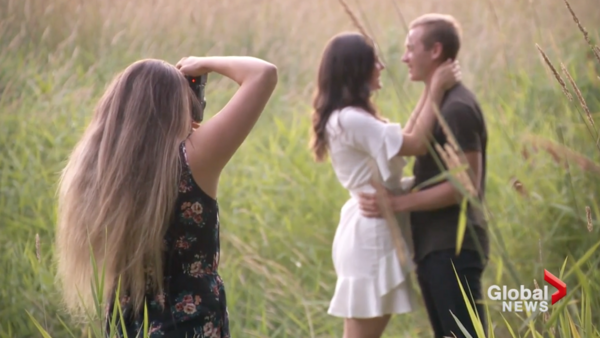 Wedding Photographer Falls for 'Overpayment' Scam That Leaves Victims out of Thousands of Dollars