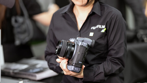 Am I the Only Photographer Who Prefers Heavier Equipment?