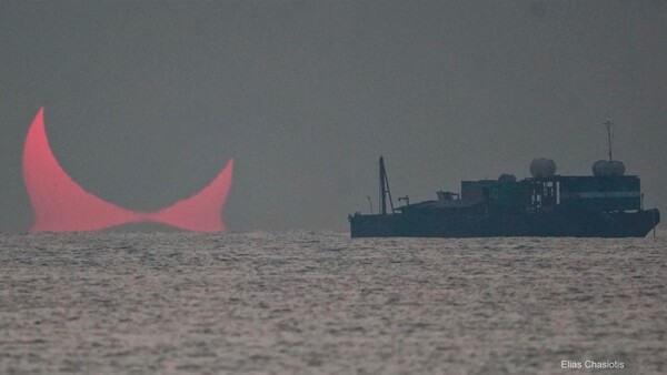 "Evil Eyes" Sunrise Captured During Solar Eclipse