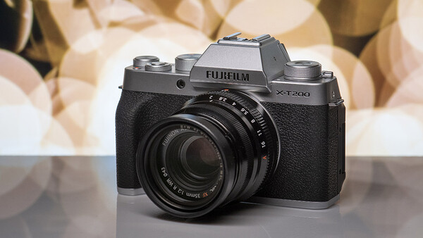 Fstoppers Reviews the Fujifilm X-T200: All Touchscreen, (Almost) All the Time