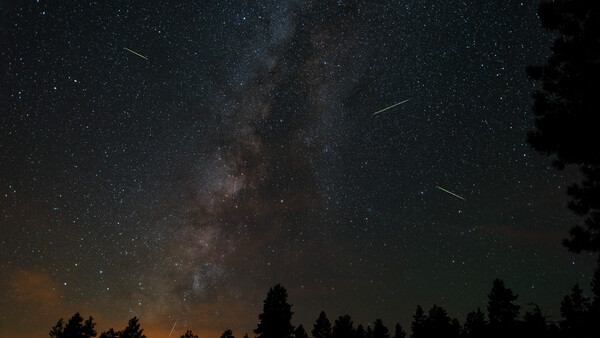 3 Pieces of Gear You Can’t Forget When Photographing the Perseid Meteor Shower